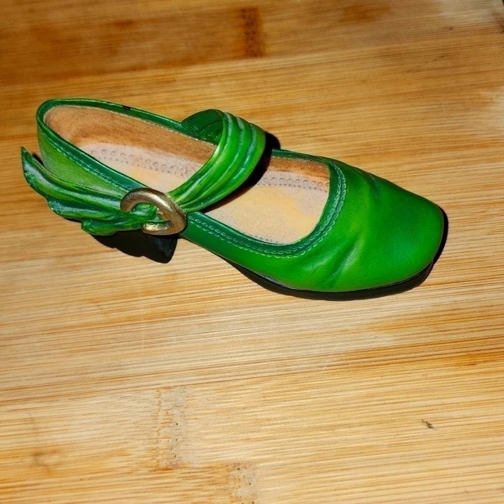 Just The Right Shoe - Treads   #25078